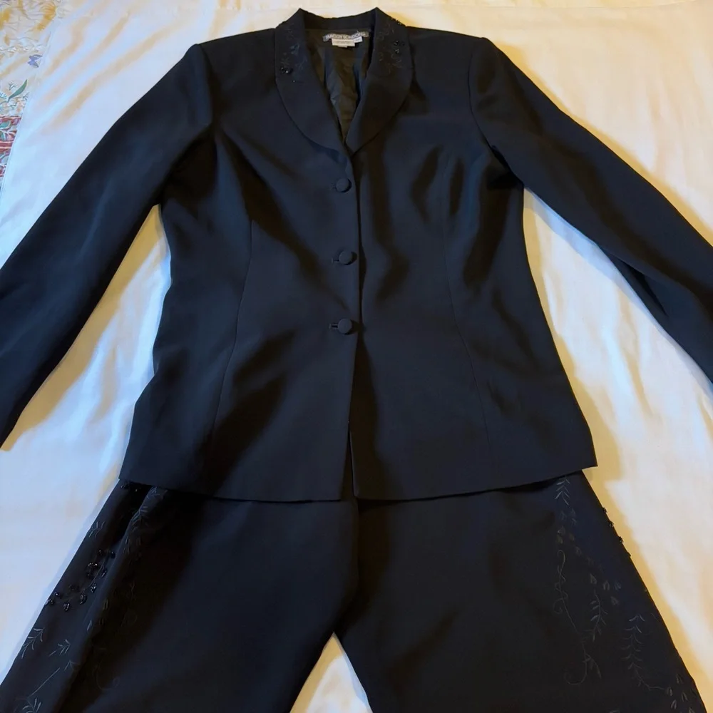 Maggy London Black Embroidered Floral Pant Blazer Suit Two piece Sz 14 - Picture 3 of 11